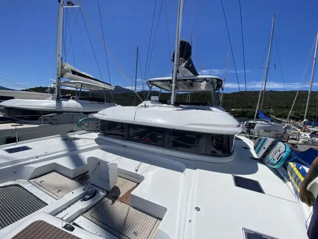 Jellyfish (SXM) — Lagoon 55