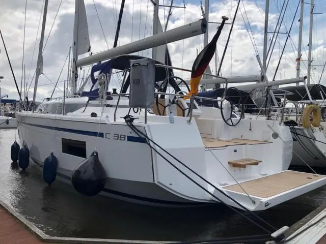 Vaya — Bavaria C38