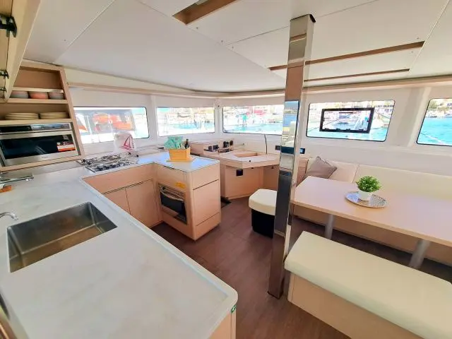 Silver Elli — Lagoon 46