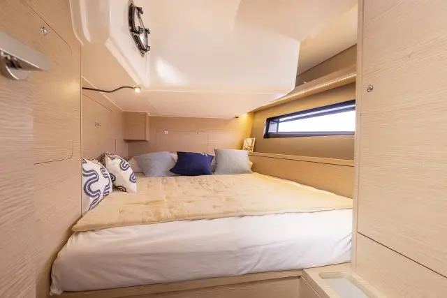 Sunsail 44.3 Premium Plus — Dufour 44