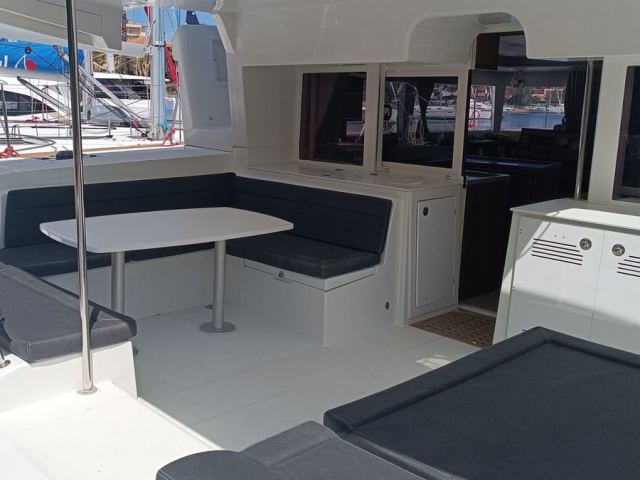 Sunsail Lagoon 450F Classic